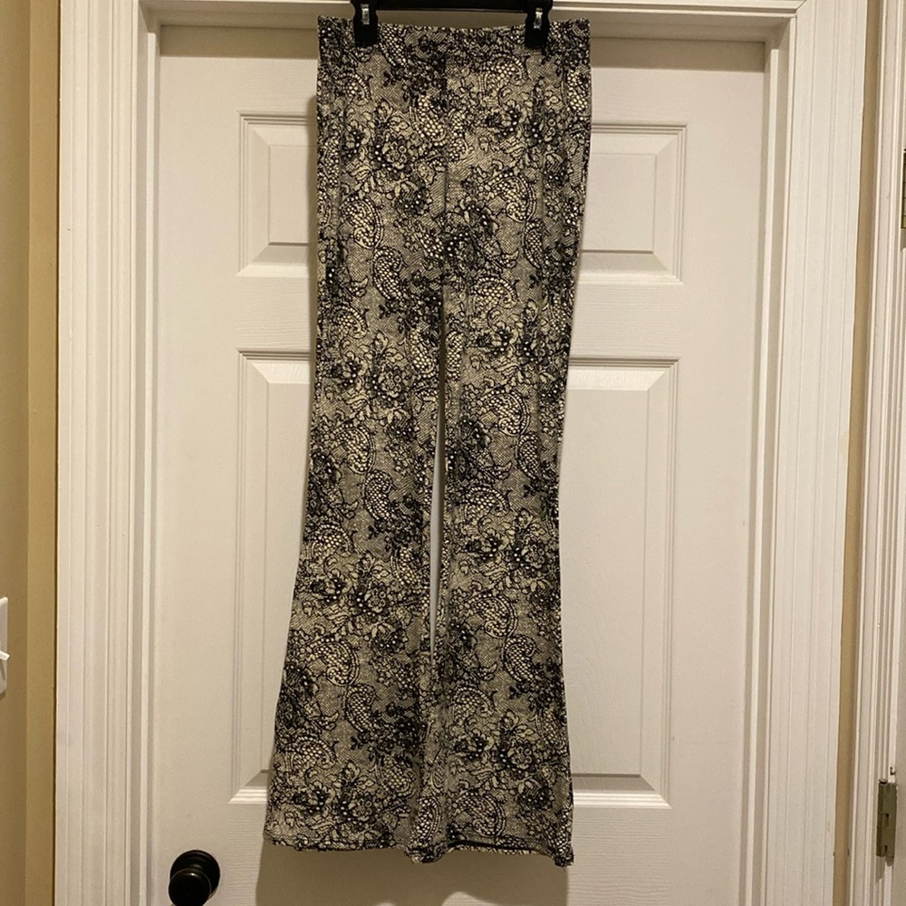 Wishlist women’s black and cream medium pants
